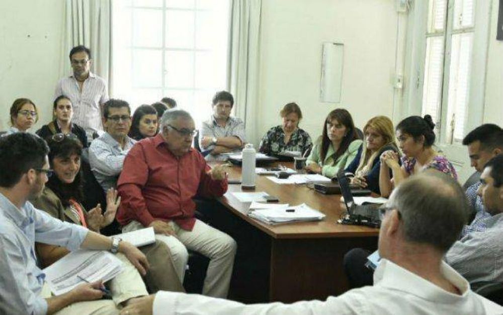 Con modificaciones, avanzan proyectos de Presupuesto y Tributaria 2018