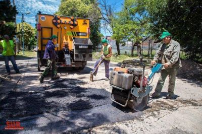 El Municipio intensifica el plan integral de bacheo y fresado en el distrito