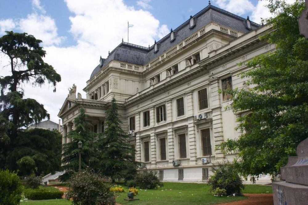 Presentaron los proyectos para que legisladores, intendentes y sindicalistas publiquen sus DDJJ