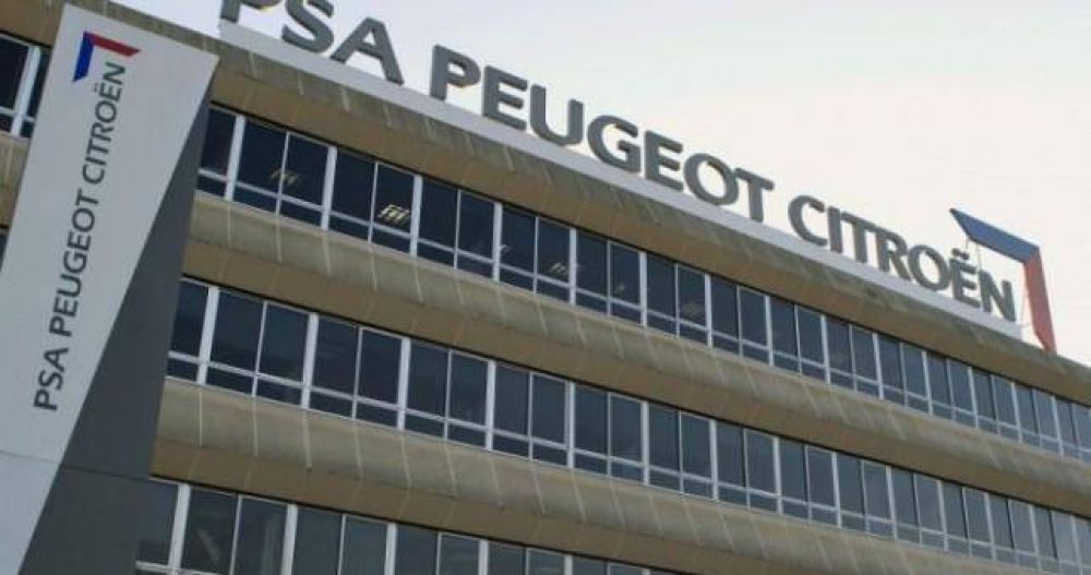 Ocupan planta de Peugeot por despidos