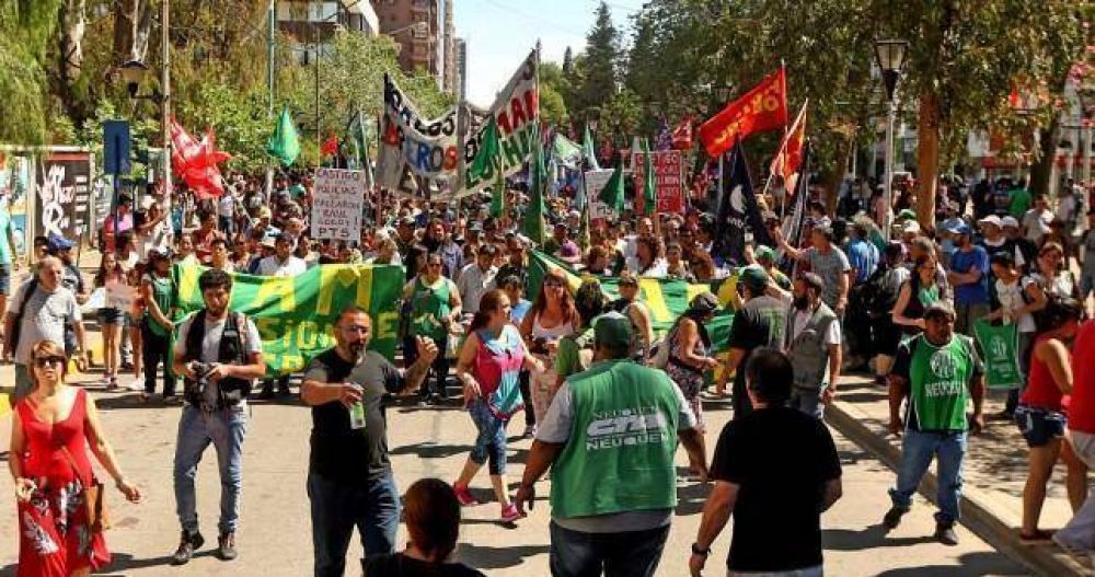 Marcharon para repudiar la represin y el desalojo de los obreros de Maderera MAM