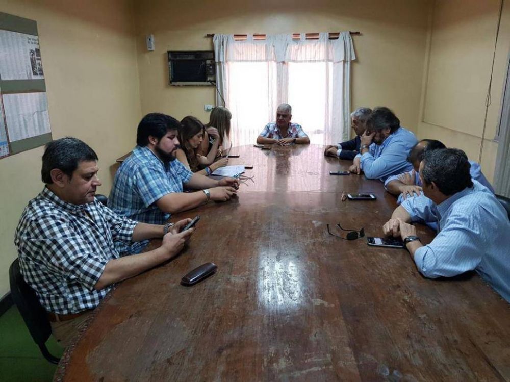 Aetat le pide a Alfaro que �reflexione� y escuche sus planteos