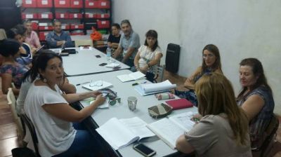 Trabajan en la implementaci�n de Escuelas Abiertas en verano