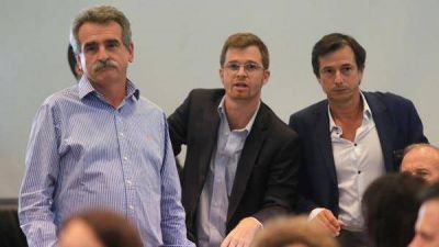 El Gobierno negocia a contrarreloj con la oposici�n, tras el esc�ndalo en el debate por la reforma previsional