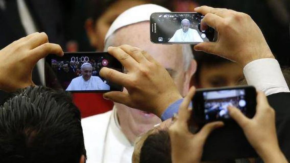 El Vaticano aclara: Francisco no usa Whatsapp