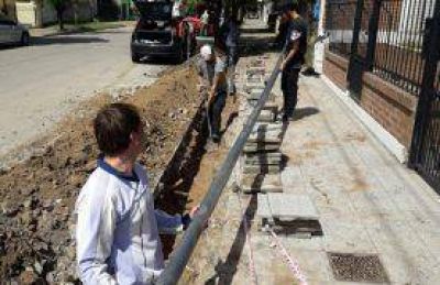 Colocan nueva ca�er�a en calle 50 para mejorar el servicio de agua corriente