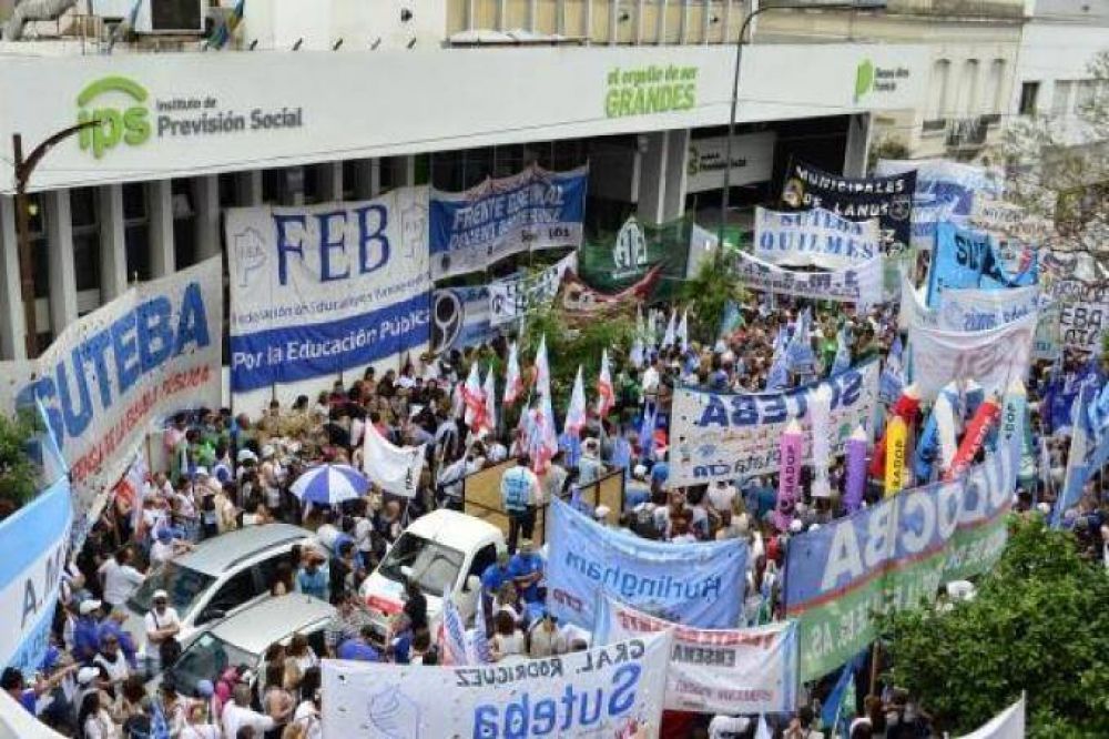 Paran bancarios, mdicos y docentes en rechazo a las reformas de Cambiemos