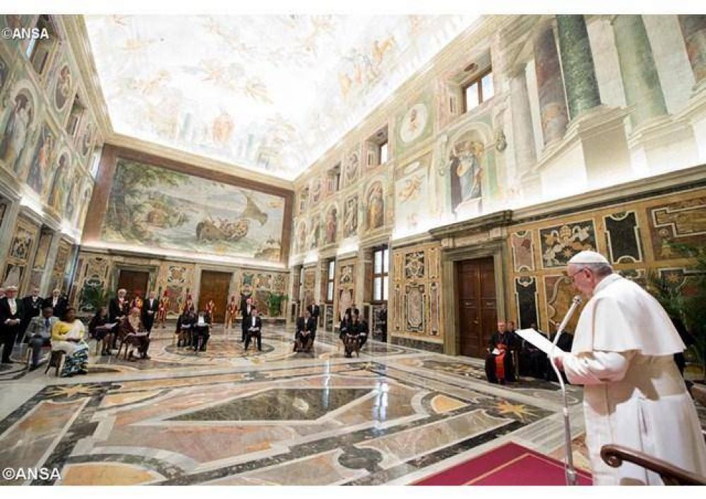 El Papa a nuevos Embajadores: “Diálogo, condición para la coexistencia pacífica”