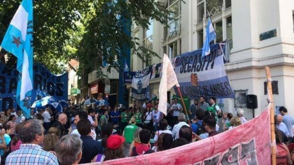 En C�rdoba, se movilizaron contra la reforma que afectar� a los jubilados