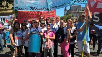 Alta adhesi�n al paro y movilizaci�n de los docentes