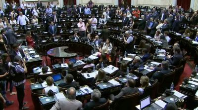 Violenta alianza entre kirchneristas, massistas y la izquierda