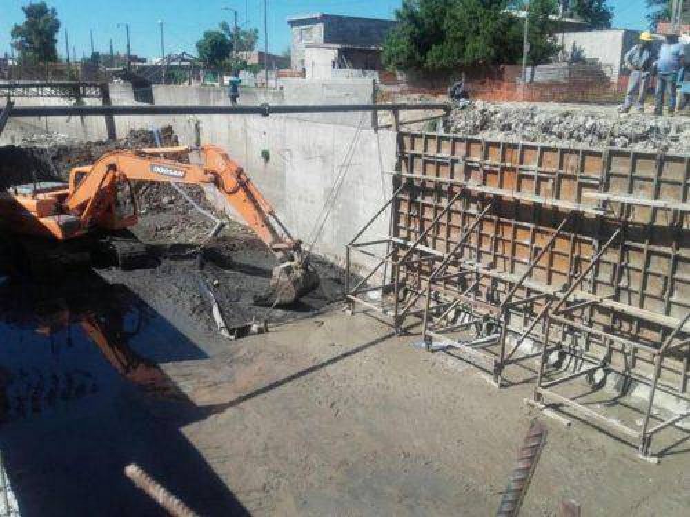 Arroyo del Rey: concluye la obra de un nuevo puente vehicular
