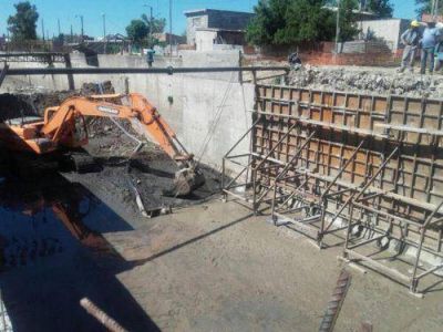 Arroyo del Rey: concluye la obra de un nuevo puente vehicular