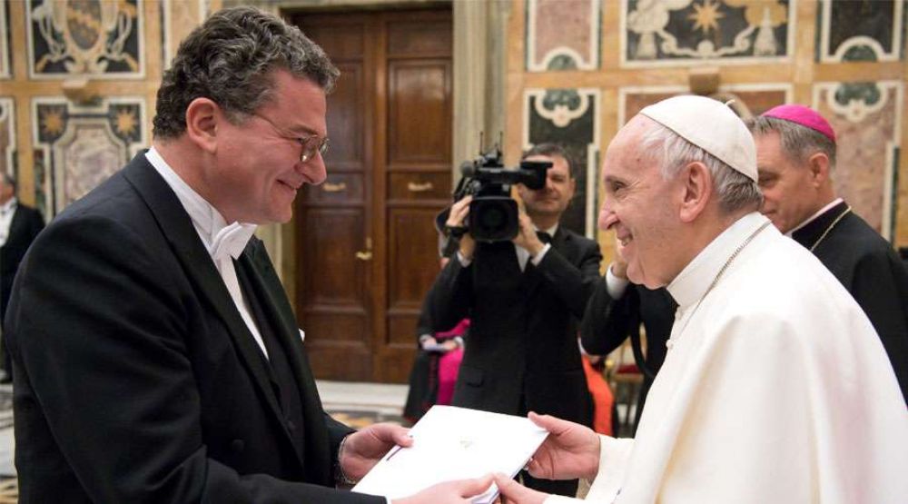 El Papa a los embajadores: el dilogo debe marcar las relaciones entre las naciones