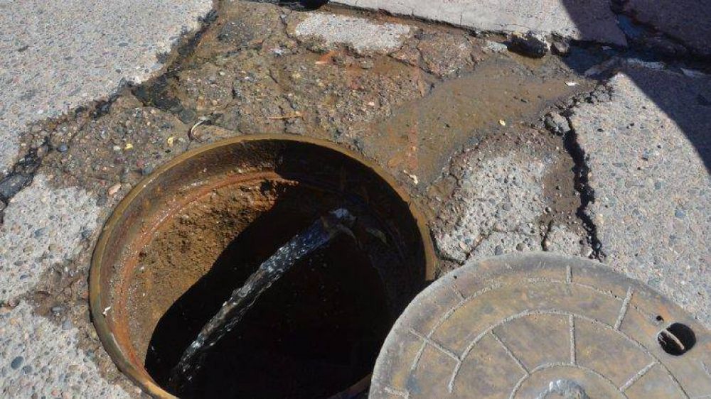 Denuncian malversaci�n de fondos en la obra cloacal de Senillosa