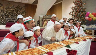 Francisco celebra sus 81 a�os con ni�os asistidos en una cl�nica vaticana