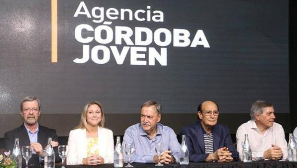 Schiaretti present� el Programa Provincial J�venes del Centenario