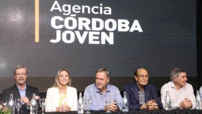 Schiaretti present� el Programa Provincial J�venes del Centenario
