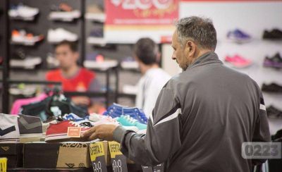 Las grandes cadenas comerciales contratar�n menos personal para esta temporada