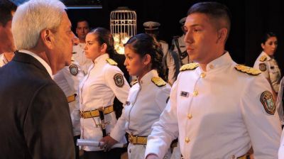 Neder presidió el acto de egreso de oficiales de la Policía de la Provincia
