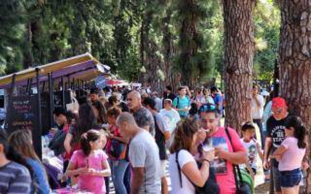 Quilmes: 20 mil vecinos participaron de la �ltima edici�n del a�o de la ecoferia Alimenta