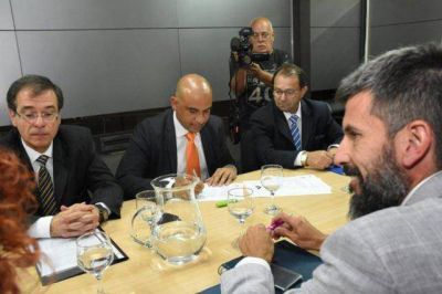 El Gobierno sum� un nuevo acuerdo paritario con bono de $ 7.000 e incremento salarial 2018