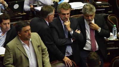 Guerra de relatos: para Cambiemos la reforma previsional beneficia a los gobernadores y para el kirchnerismo es un 