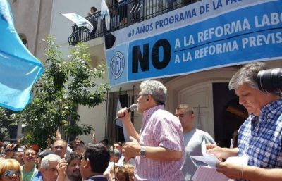 Gremios marcharon contra el cambio jubilatorio en C�rdoba