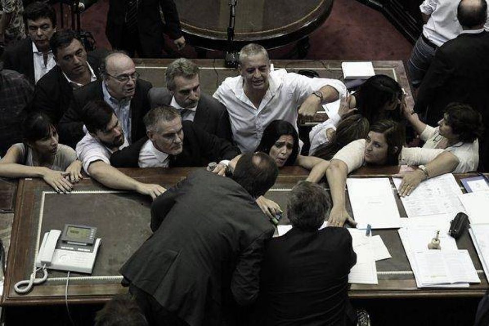 Verna y la votaci�n caliente: de la cornisa al cementerio