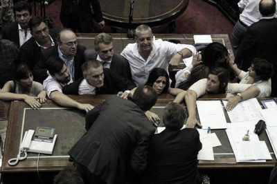 Verna y la votaci�n caliente: de la cornisa al cementerio
