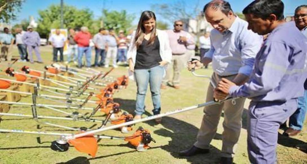 El Municipio refuerza equipamiento para mantener playas y parques