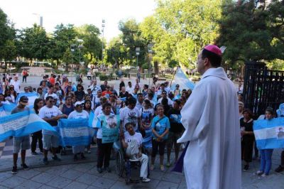 El obispo marplatense recibi� a los familiares de los tripulantes del ARA San Juan