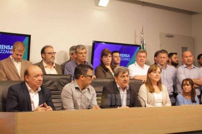 El gabinete chaque�o respald� las pol�ticas de Domingo Peppo