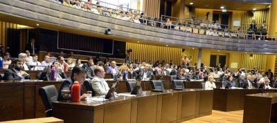 DIPUTADOS APROBARON EN SESI�N EXTRAORDINARIA LA ADHESI�N DE MISIONES AL PACTO FISCAL