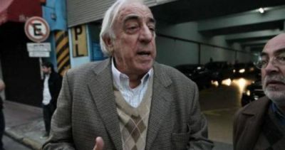 Fernandez se corta, asegura la circulaci�n de colectivos y debilita el paro de la CGT