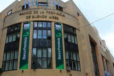 Tras la aprobaci�n de la ley previsional, trabajadores extendieron el paro en el Banco Provincia