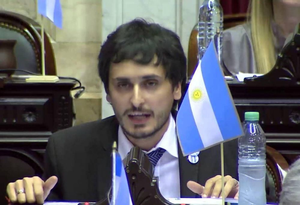 Huss repudi� la �actitud corporativa� de sus pares que hicieron �o�dos sordos� al reclamo popular 