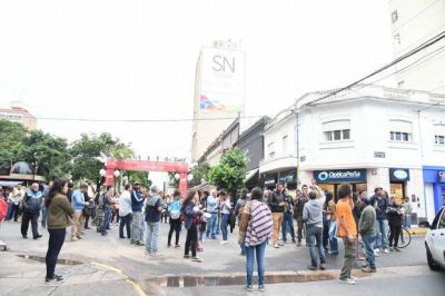 Nicole�os hicieron sentir sus cacerolas en contra de la reforma previsional