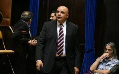 Ajuste de la pol�tica: Para C�sar Torres, 