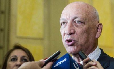 Para Bonfatti las decisiones del gobierno nacional son 