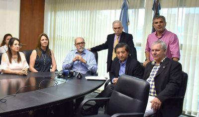 El ministro de Econom�a, Jorge Ib��ez, ratific� el pago del sueldo y aguinaldo el 21 y 22