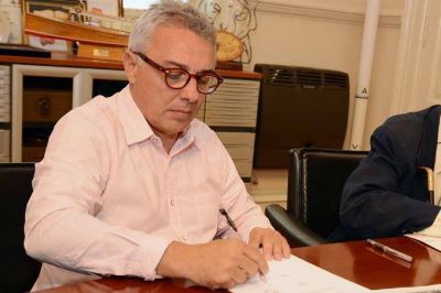 Julio Zamora tambi�n anunci� un bono de fin de a�o para los municipales de Tigre
