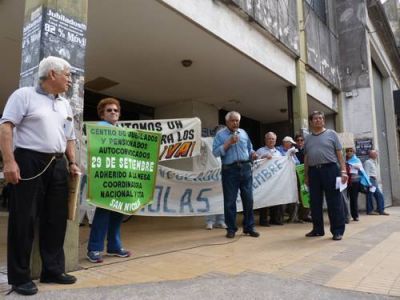 Jubilados autoconvocados brindar�n con pan y agua en repudio a la reforma