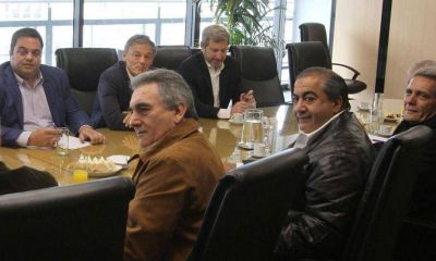Por la crisis en la CGT y los cacerolazos, patean para 2018 la reforma laboral