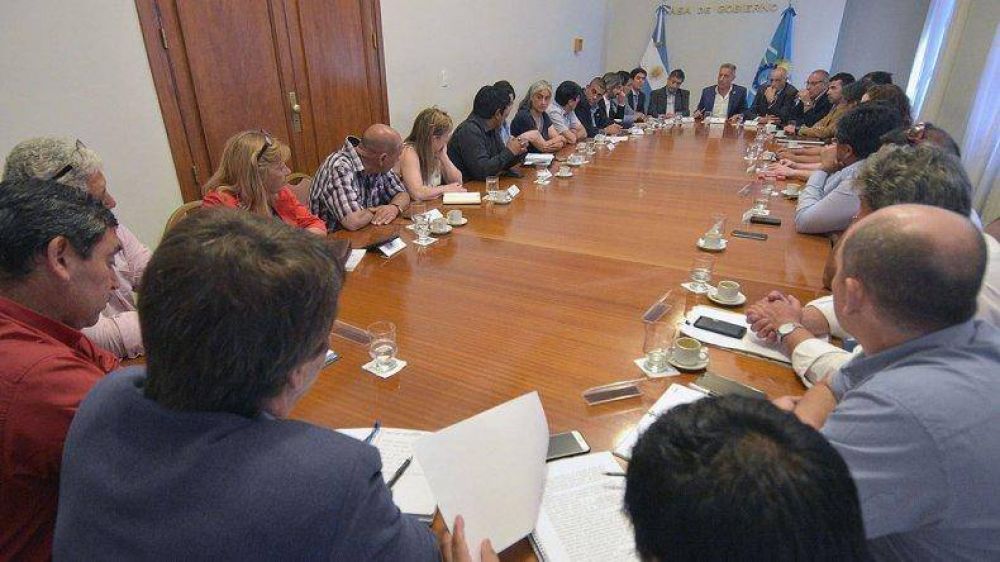 Arcioni se reuni� con Artero y los jefes de comunas rurales