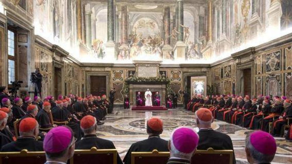 El Papa a la Curia pide superar la l�gica de los complots y de los peque�os grupos