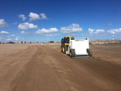 La limpieza de playas avanza en grandes extensiones en Quequ�n y Necochea