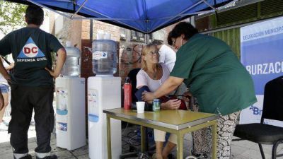 La Comuna mont� operativos para asistir a los vecinos que hacen colas en los bancos