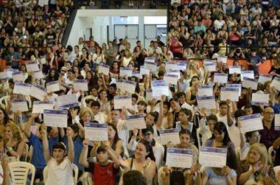 Con becas, el Municipio incentiva a los alumnos a seguir sus estudios