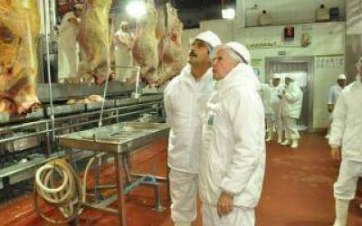 Sarqu�s recorri� ampliaci�n del frigor�fico ArreBeef en Ramallo donde crear�n 300 nuevos empleos